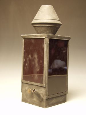 MUO-007261: Svjetiljka za tamnu komoru: svjetiljka