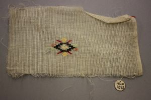 MUO-004292: Uzorak narodnog tkanja: uzorak narodnog tkanja