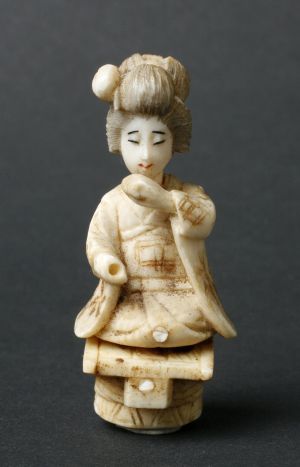 MUO-049747: gejša: figurina