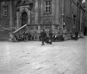MUO-015072/05: PRED CRKVOM SV. VLAHA U DUBROVNIKU: negativ
