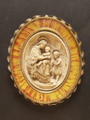 MUO-042469: Bogorodica s djetetom Isusom i Ivanom Krstiteljem: reljef
