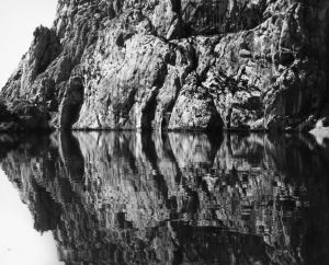 MUO-031825: Kamena glava: fotografija