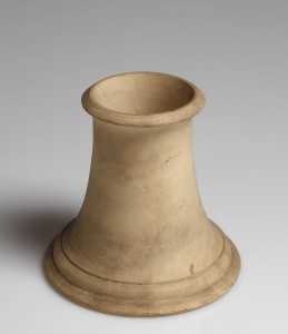 MUO-004169/01: Stalak (imitacija klasične keramike): stalak
