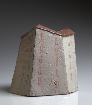 MUO-051949: Izmaknuta kuća I/8: keramoskulptura