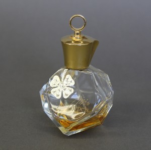 MUO-039430/01: Van Cleef & Arpels   Miss Arpels: bočica s poklopcem