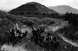 MUO-030256/03b: Piramida sunca (100-400),  Kultura Teotihuacan: fotografija