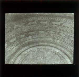 MUO-035125/64: Reljef na luneti hrama: dijapozitiv