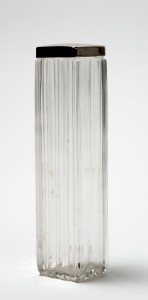 MUO-056046/03: Bočica s čepom (dio toaletne garniture): bočica s čepom