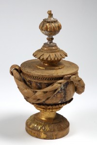 MUO-005230: urna: oltarna dekoracija