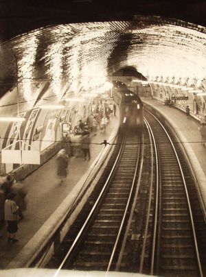 MUO-035582: Metro, 1954.: fotografija