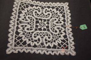 MUO-003513: Podložak (čipka): podložak