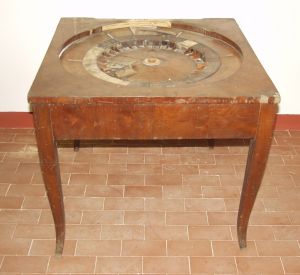 MUO-024185: Stol za rulet: stol za rulet