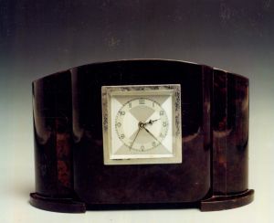 MUO-035331: Kaminski sat sa štednom kasicom: kaminski sat