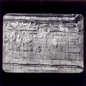MUO-035118/34: Reljef na budističkom hramu: dijapozitiv