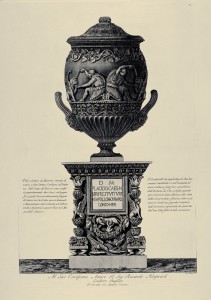 MUO-057436/73: Antička mramorna vaza ukrašena bogatim reljefom [...]