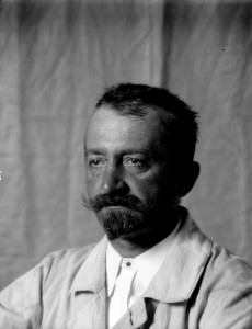MUO-039738: Arpad Pečić - Autoportret: negativ