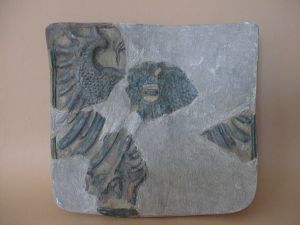MUO-031679: Fragmenti ugaone ploče peći: pećnjak