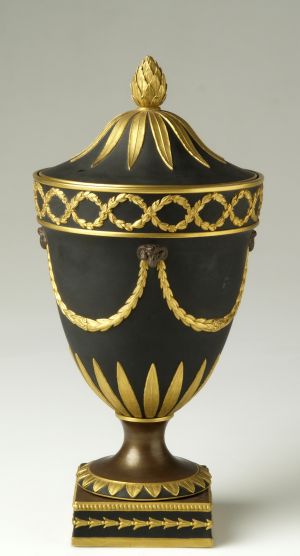 MUO-009318: Vaza s poklopcem (u obliku urne): vaza s poklopcem