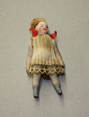 MUO-016891/07: lutka od porculana: oprema minijaturne sobe