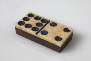 MUO-051650/35: Domino: pločica za domino