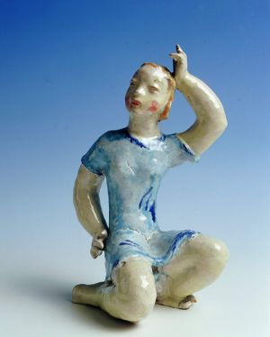 MUO-002158: Djevojka u plavoj haljini: figura djevojčice