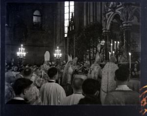 MUO-041603: Stepinac - sa svečanog čina konsekracije u Katedrali: negativ