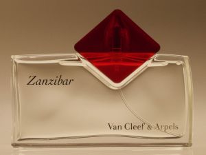 MUO-039963: Zanzibar   Van Cleef & Arpels: bočica s poklopcem
