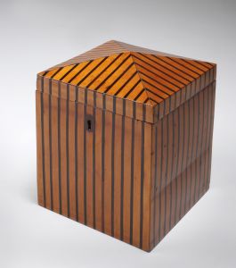 MUO-012971: Kutija s poklopcem: kutija