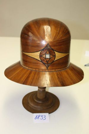MUO-008833: Šešir (drveni): šešir