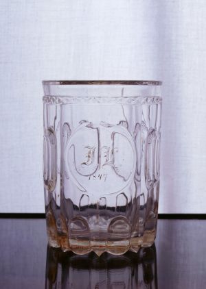 DIJA-1293: čaša