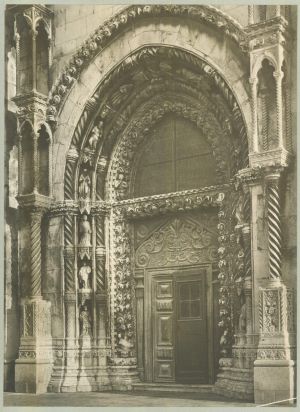 MUO-051553: Portal šibenske katedrale: fotografija