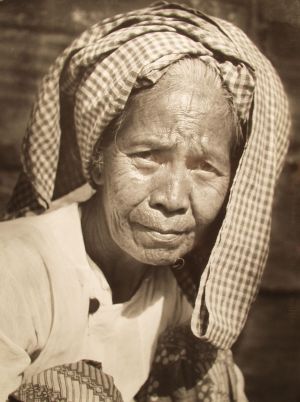MUO-035628: Stara Burmanka, Rangoon, 1956.: fotografija