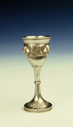 DIJA-1368: čaša na nožici