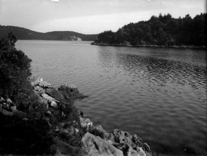 MUO-051218: Otok sv. Marije u Velikom jezeru: negativ