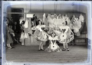 MUO-041933: Tri gracije zagrebačkog baleta: negativ