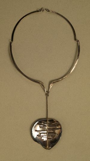 MUO-031204: Ogrlica s privjeskom: ogrlica s privjeskom