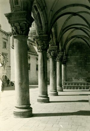 MUO-035928: Dubrovnik - Trijem Kneževog dvora: fotografija