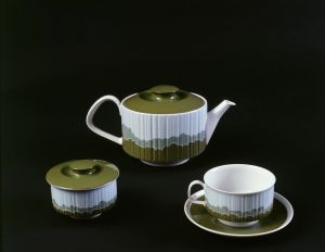 DIJA-1902: tanjurić : šećernica : čajnik : šalica za čaj