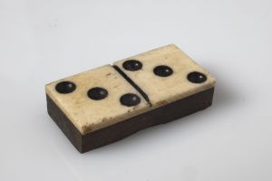 MUO-051650/25: Domino: pločica za domino