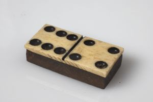 MUO-051650/33: Domino: pločica za domino