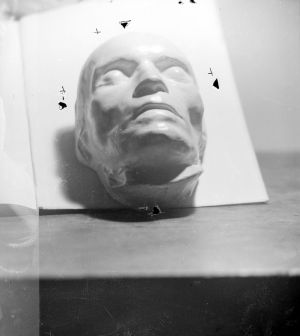 MUO-030841: Posmrtna maska - Varijacija IV: negativ