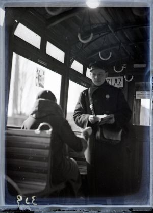 MUO-041875: U tramvaju: negativ
