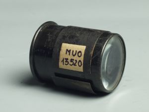 MUO-013520: Objektiv (u okviru): objektiv