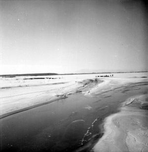 MUO-035157/138: Zimski pejzaž s rijekom: negativ