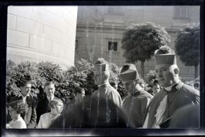 MUO-041747: Dr. Stepinac na putu u Katedralu: negativ