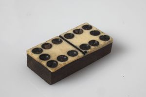 MUO-051650/43: Domino: pločica za domino