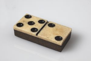 MUO-051650/21: Domino: pločica za domino