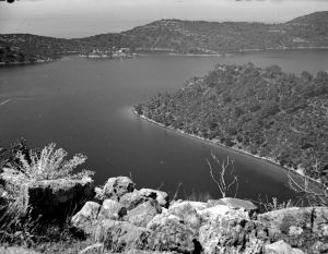 MUO-051288: Mljet - pogled na Veliko jezero: negativ