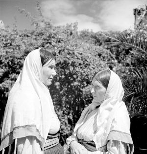 MUO-035157/244: Seoske žene s bijelim maramama: negativ