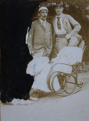 MUO-044557/82: Rudolf Erdödy s nećakom Karlom Draškovićem i sestrom Julijanom: fotografija